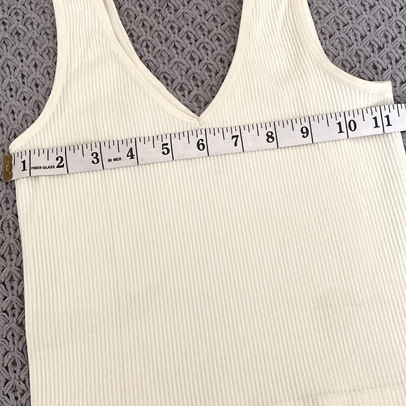 NWT • White Ribbed Seamless Tank Top 🤍 - Picture 6 of 9